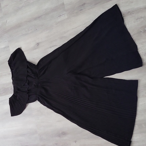 English Rose Black Pleated Jumpsuit Off Shoulder Chiffon Sizes S & XS - Picture 3 of 7